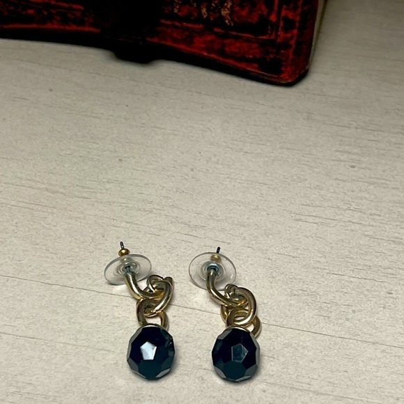 GOLD and black dangle earrings - Picture 3 of 4